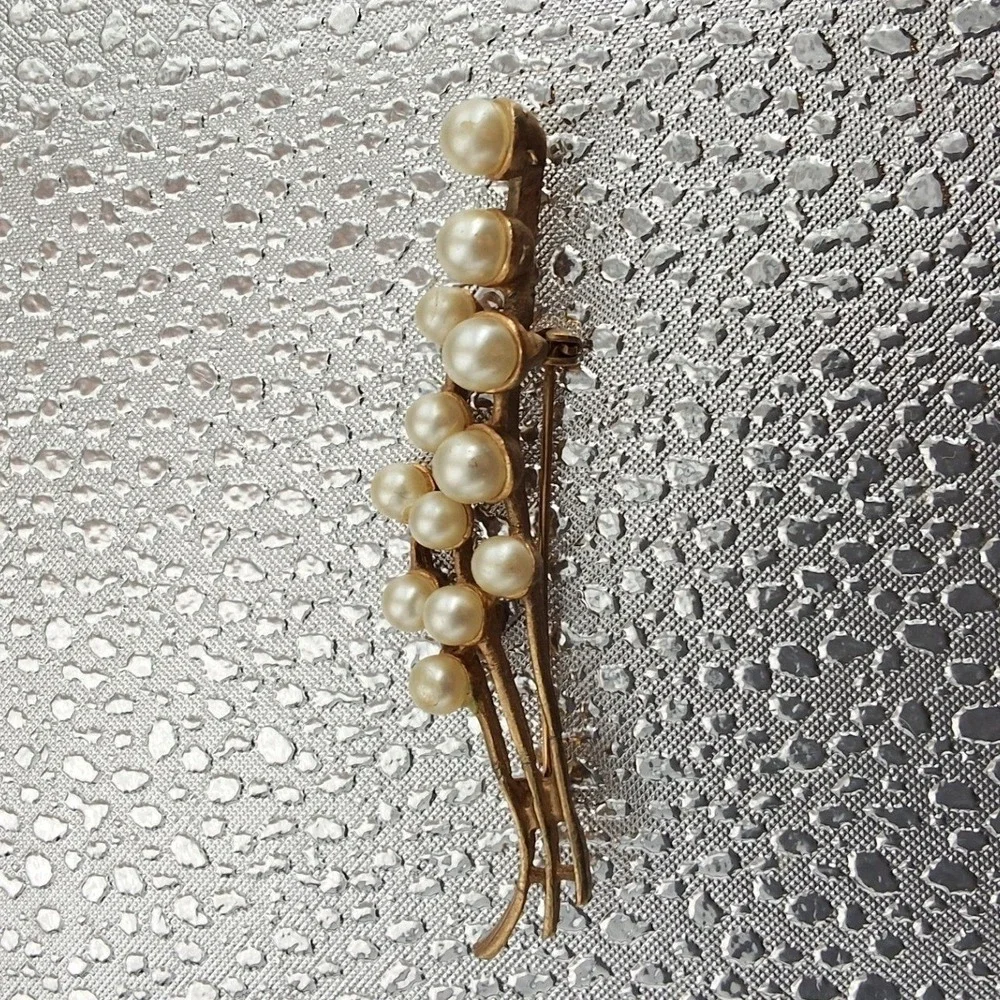 Vintage MCM Large Faux Pearl‎ Brooch Pin Gold Tone Textured Floral Statement